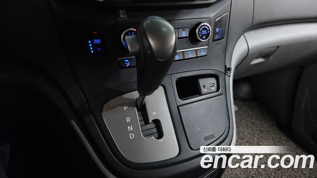 Hyundai Starex 2017 — photo 9
