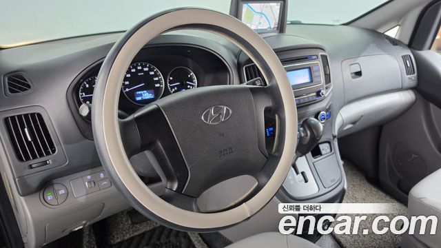 Hyundai Starex 2017 — photo 13