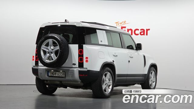Land Rover Defender 2023 — photo 2