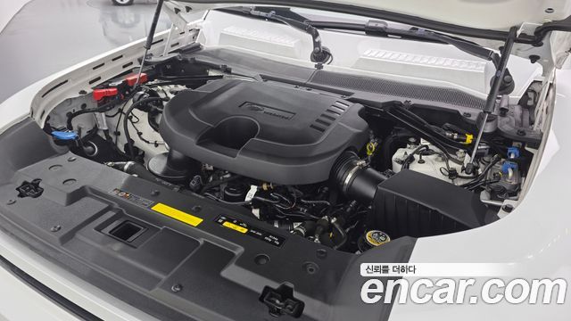 Land Rover Defender 2023 — photo 6