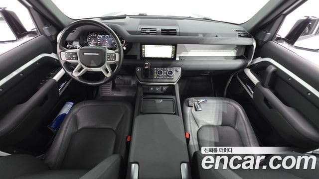 Land Rover Defender 2023 — photo 10