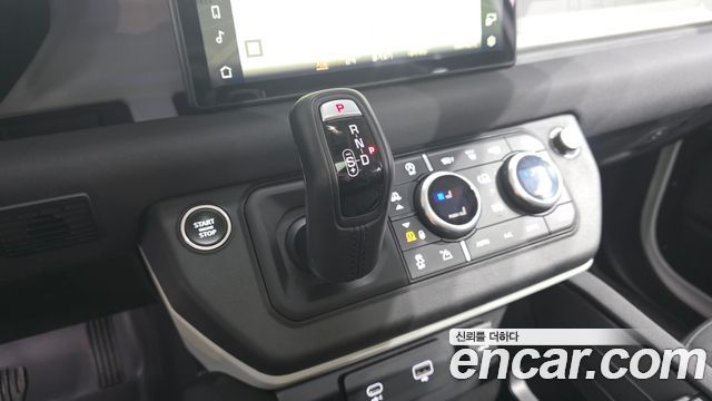 Land Rover Defender 2023 — photo 12