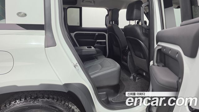 Land Rover Defender 2023 — photo 17