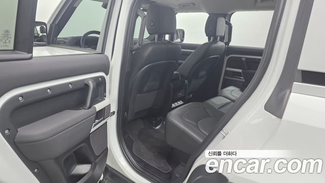 Land Rover Defender 2023 — photo 18