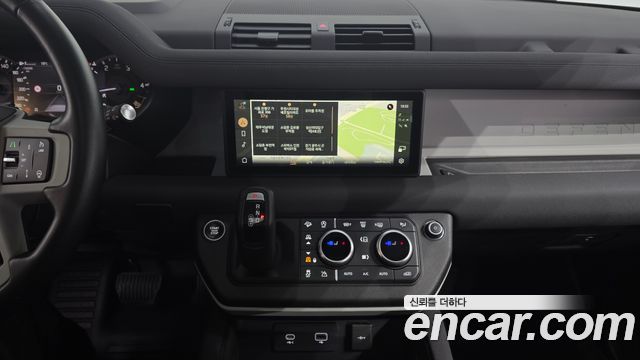 Land Rover Defender 2023 — photo 19