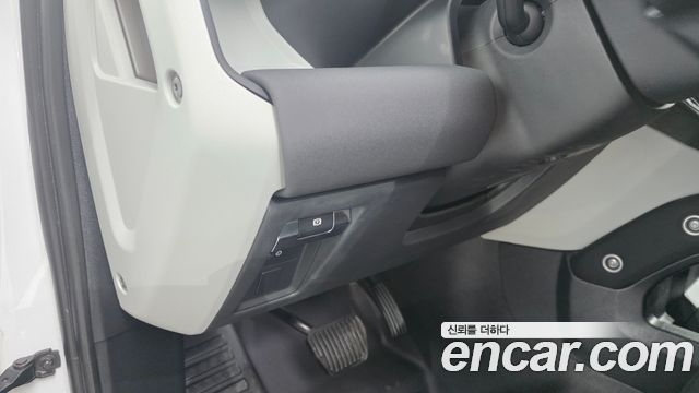 Land Rover Defender 2023 — photo 25