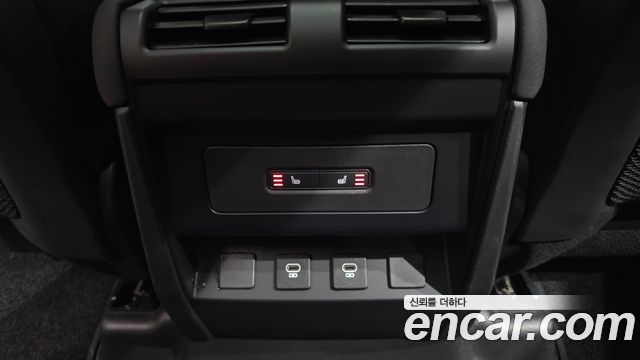 Land Rover Defender 2023 — photo 29