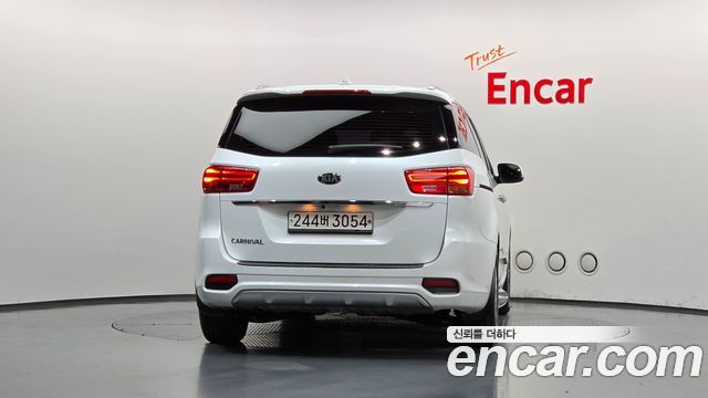 Kia Canival 2019 — photo 4
