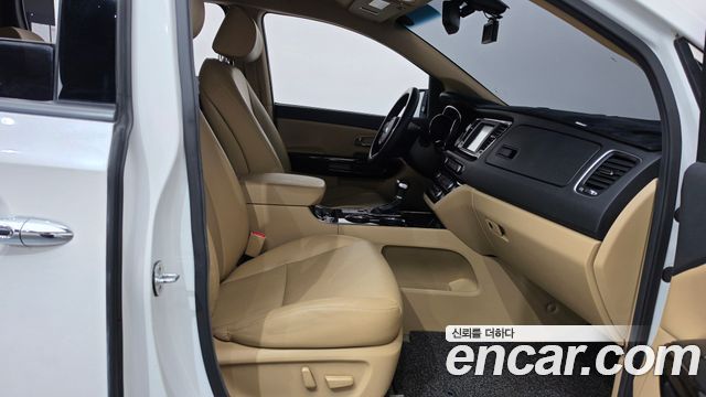 Kia Canival 2019 — photo 16