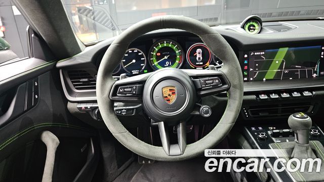 Porsche 911 2022 — photo 18
