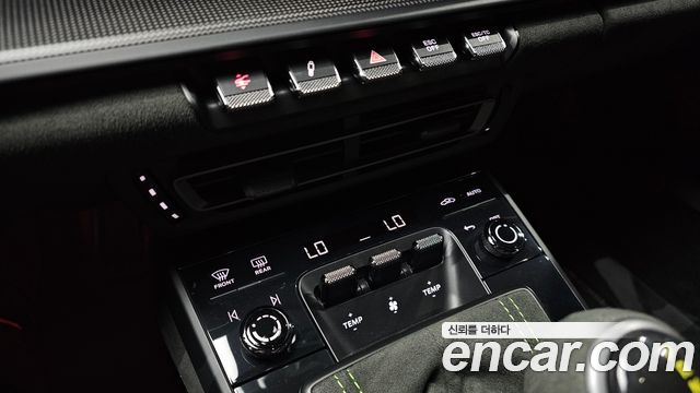 Porsche 911 2022 — photo 25