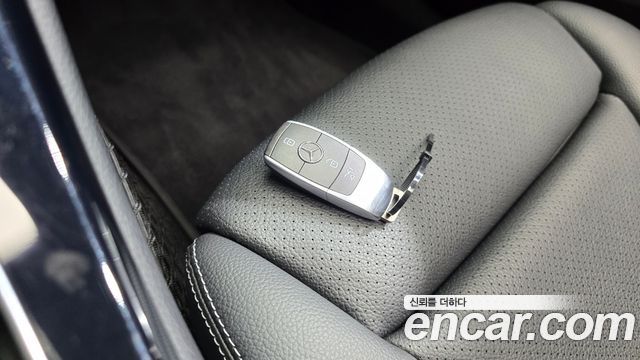 Mercedes-Benz C-Class 2020 — photo 22