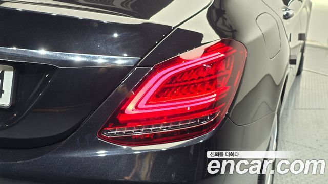 Mercedes-Benz C-Class 2020 — photo 9
