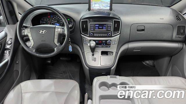 Hyundai Starex 2017 — photo 10