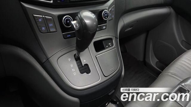 Hyundai Starex 2017 — photo 12