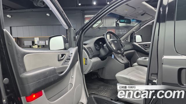 Hyundai Starex 2017 — photo 13