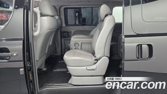 Hyundai Starex 2017 — photo 18