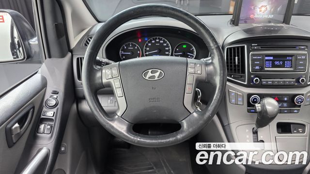 Hyundai Starex 2017 — photo 19