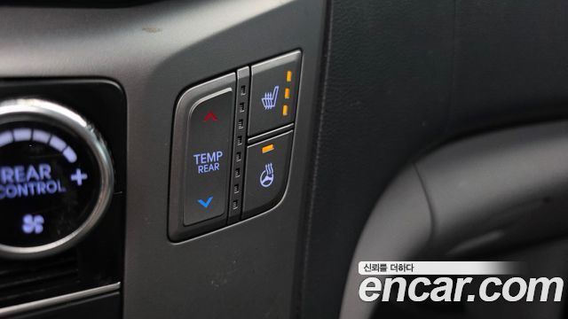 Hyundai Starex 2017 — photo 26