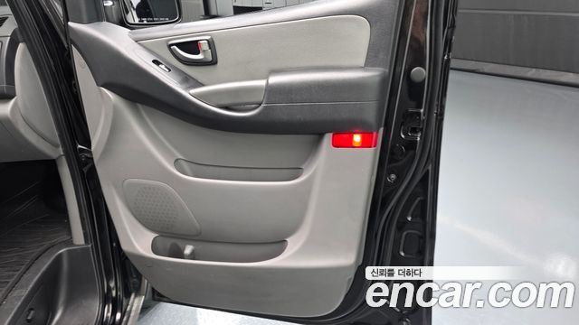 Hyundai Starex 2017 — photo 15