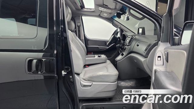 Hyundai Starex 2017 — photo 16