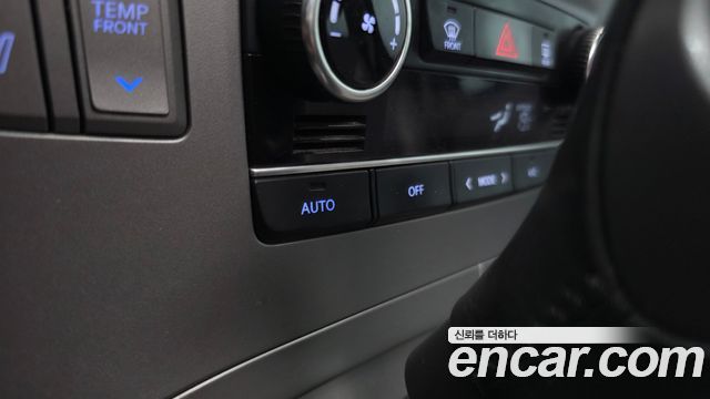 Hyundai Starex 2017 — photo 27