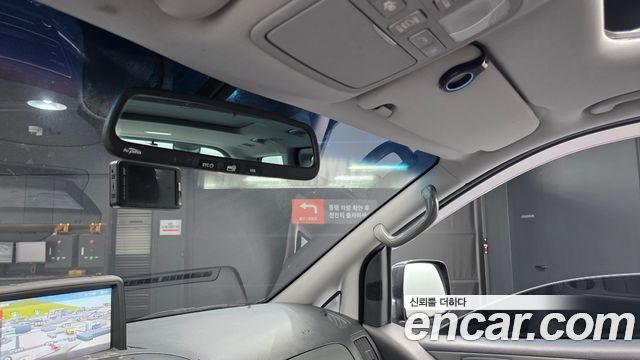 Hyundai Starex 2017 — photo 32