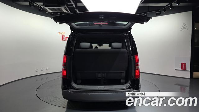 Hyundai Starex 2017 — photo 34