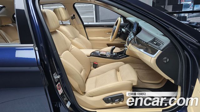BMW 5-Series 2016 — photo 11