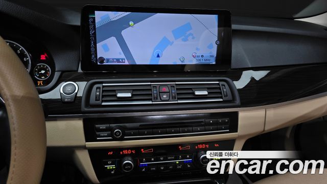 BMW 5-Series 2016 — photo 14