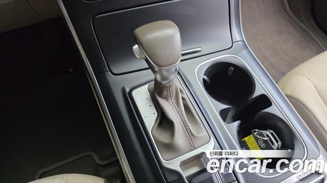 Kia Canival 2021 — photo 12