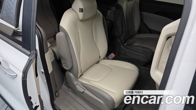 Kia Canival 2021 — photo 18