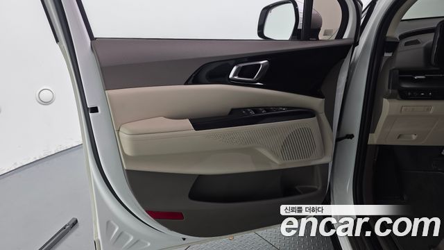 Kia Canival 2021 — photo 14