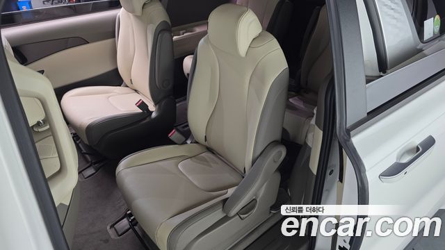 Kia Canival 2021 — photo 16