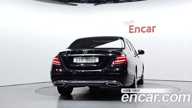 Mercedes-Benz E-Class 2017 — photo 4