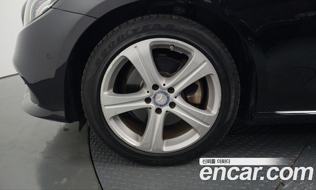 Mercedes-Benz E-Class 2017 — photo 5