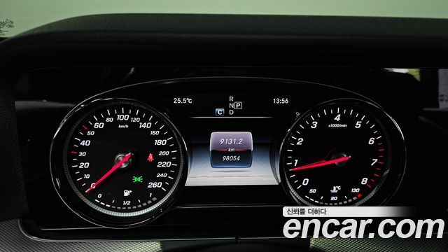 Mercedes-Benz E-Class 2017 — photo 11