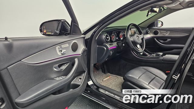 Mercedes-Benz E-Class 2017 — photo 13