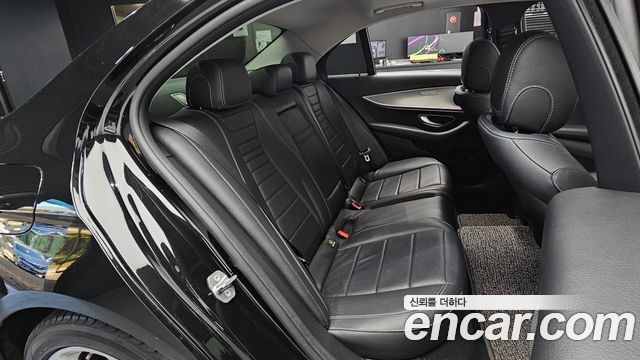 Mercedes-Benz E-Class 2017 — photo 17