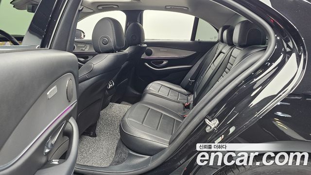 Mercedes-Benz E-Class 2017 — photo 18