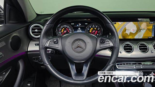 Mercedes-Benz E-Class 2017 — photo 19