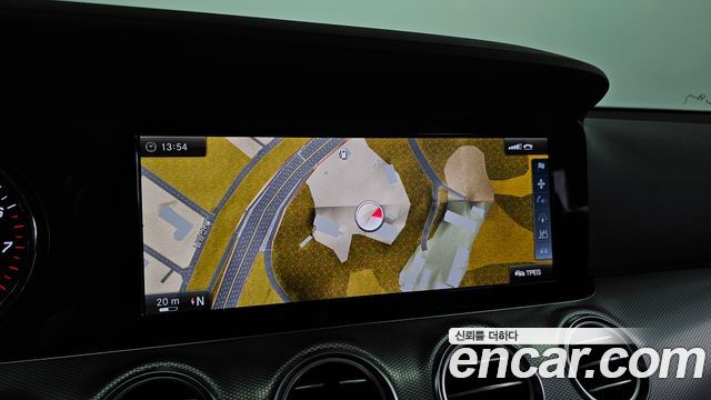 Mercedes-Benz E-Class 2017 — photo 20