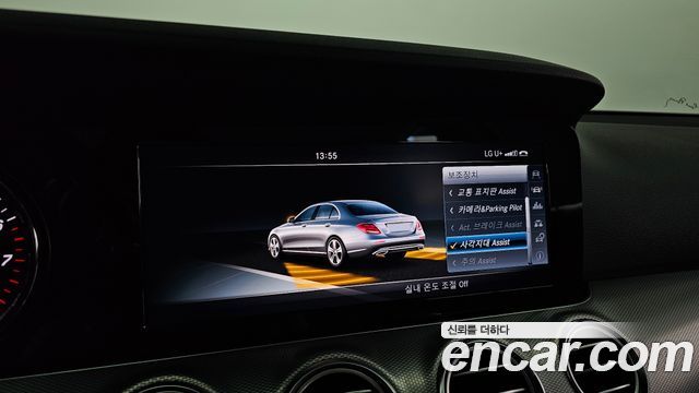 Mercedes-Benz E-Class 2017 — photo 22