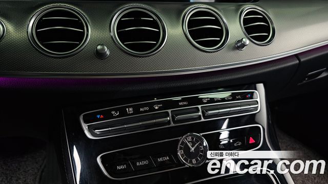 Mercedes-Benz E-Class 2017 — photo 24