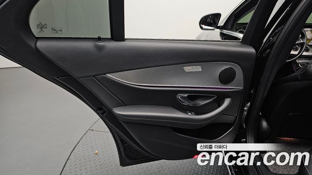 Mercedes-Benz E-Class 2017 — photo 15