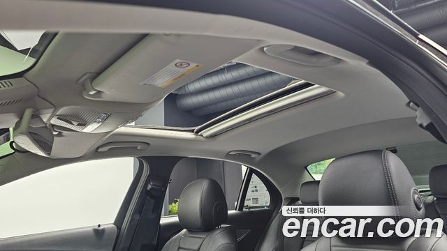 Mercedes-Benz E-Class 2017 — photo 33