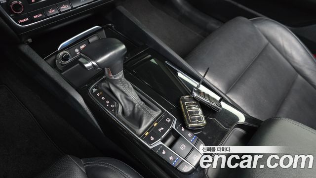 Kia K7 2016 — photo 9