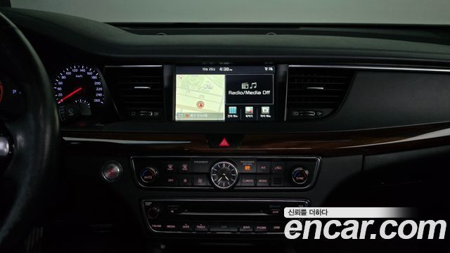 Kia K7 2016 — photo 13