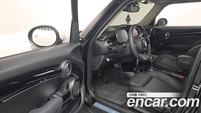 Mini Cooper 2023 — photo 13