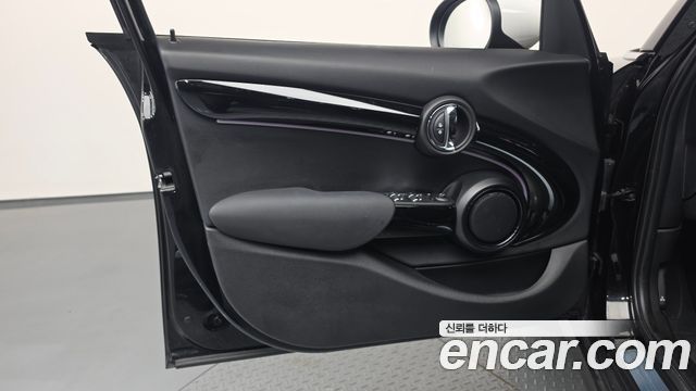 Mini Cooper 2023 — photo 14